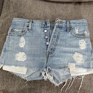 Levi Distressed Short Shorts Size 4